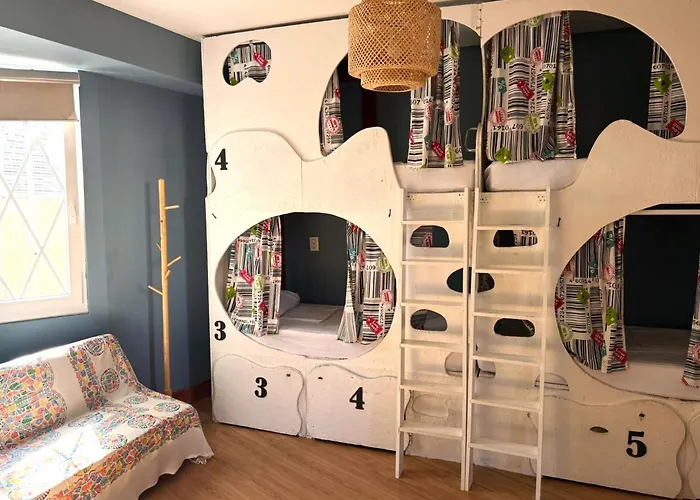 Sunset Destination Hostel Lizbona